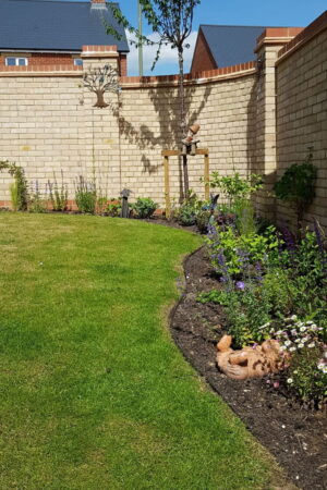 Complete strip out of clay soil, flowerbeds, and planting on a new build home Chipping Norton